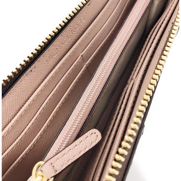 Gaby’sBags💕Michael Kors large zip wallet - Picture 5 of 5